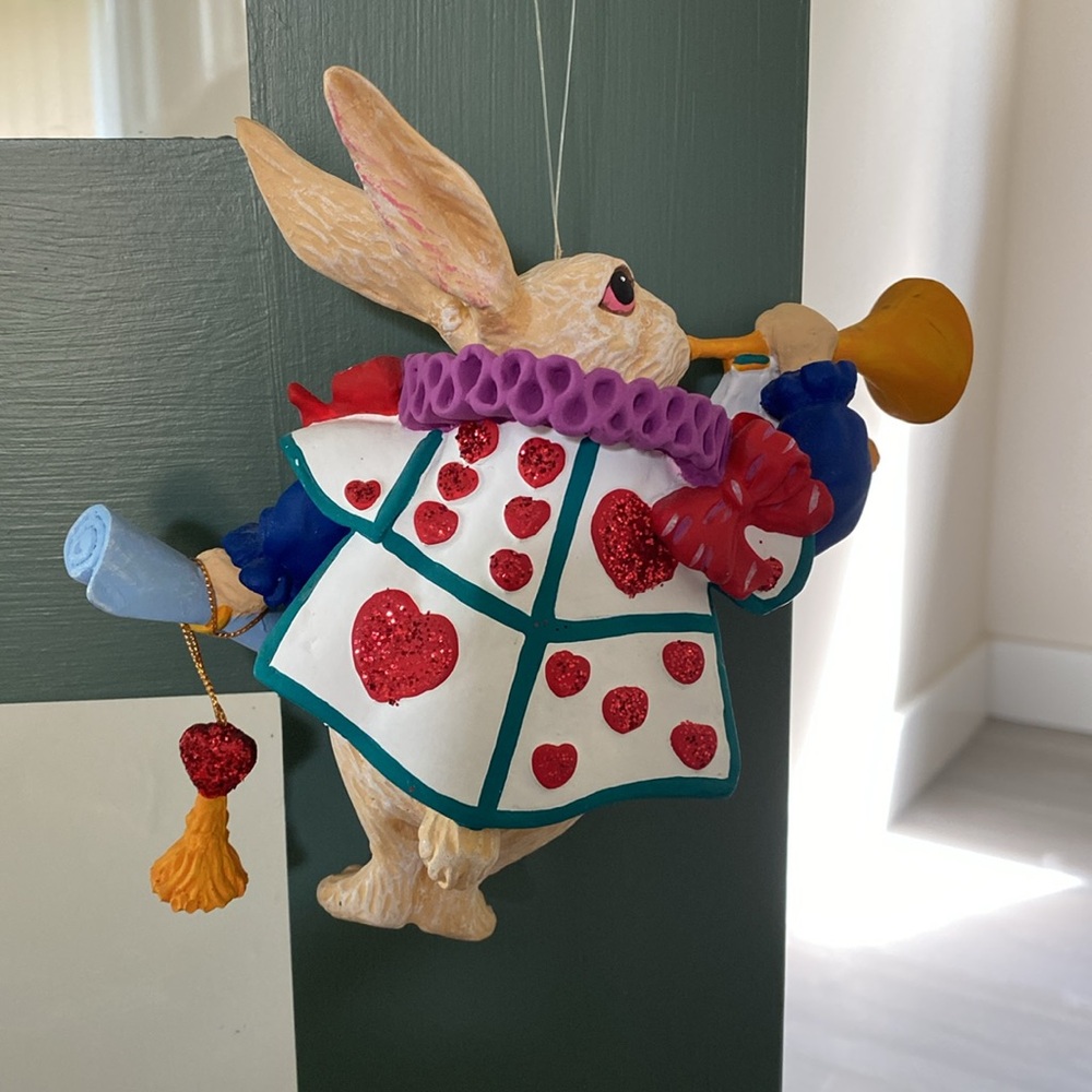 White Rabbit Heart Ornament/Decor - Picture 2 of 5